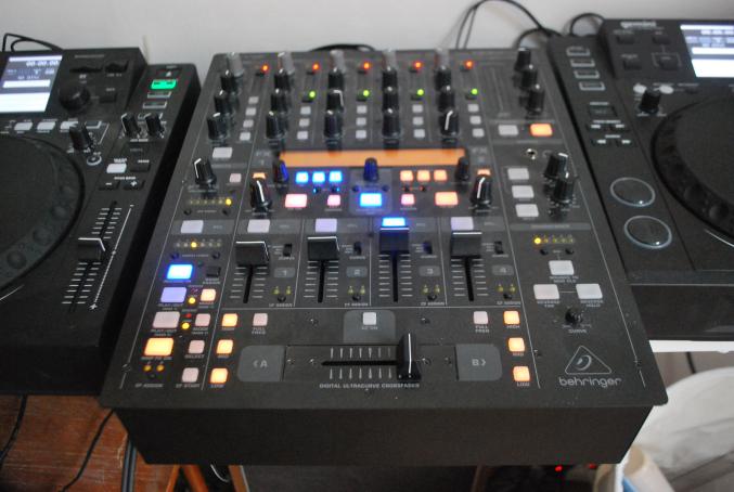 Deux CDJ 700 + Behringer ddm4000