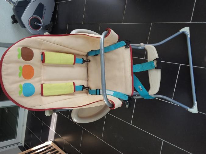 Chaise haute bébé