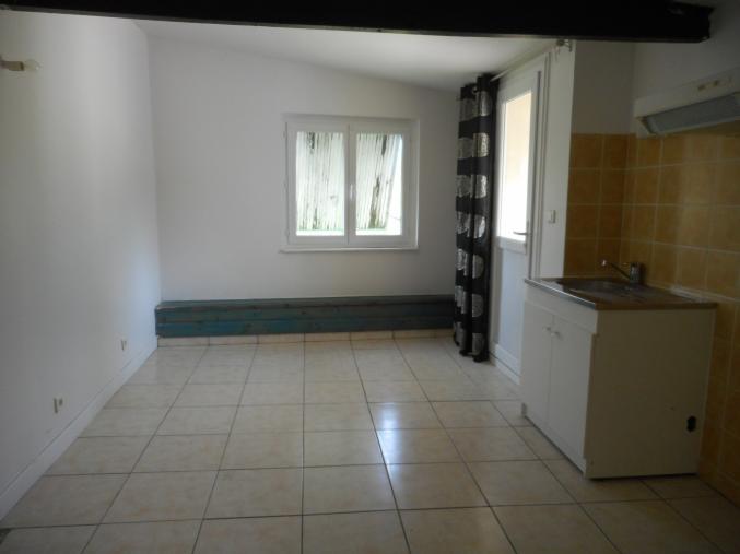STUDIO DE 22m² A LOUER A GOURDON (46300)