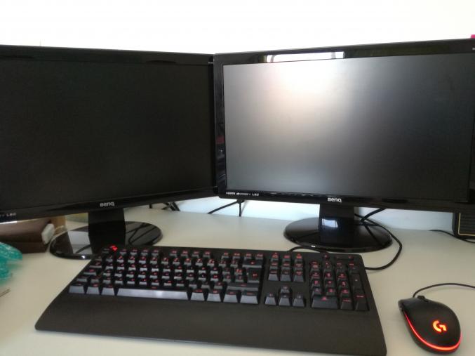 PC fixe gaming 2 écrans clavier souris