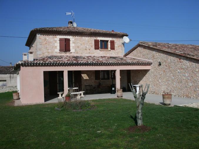 Maison neuve avec le charme de la pierre