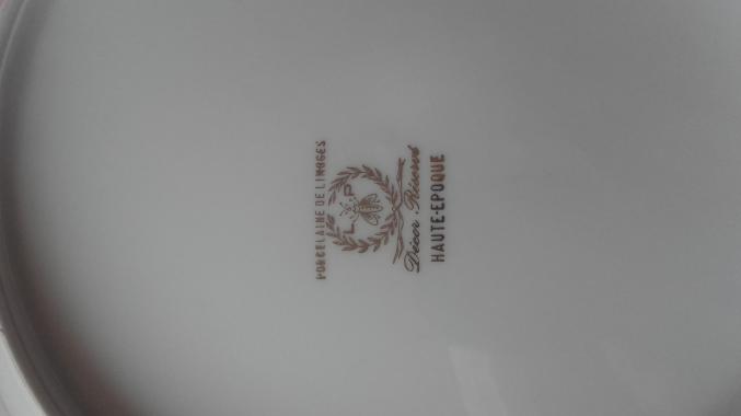 Service de table en porcelaine de Limoges Décor réservé Haute-Epoque