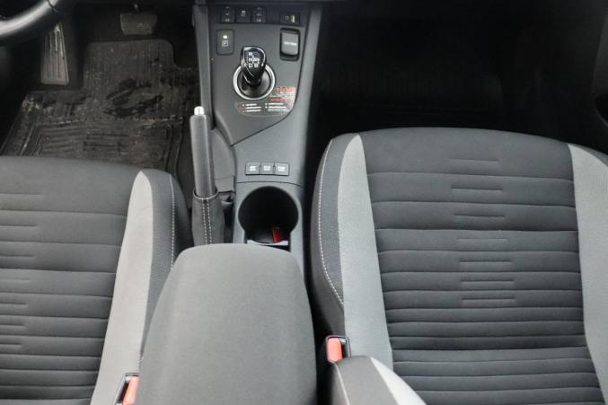 TOYOTA AURIS HYBRIDE 136CH COLLECTION