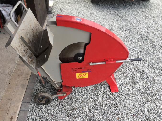 Scie circulaire a chevalet