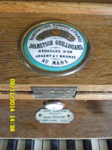 2 harmoniums d’église.