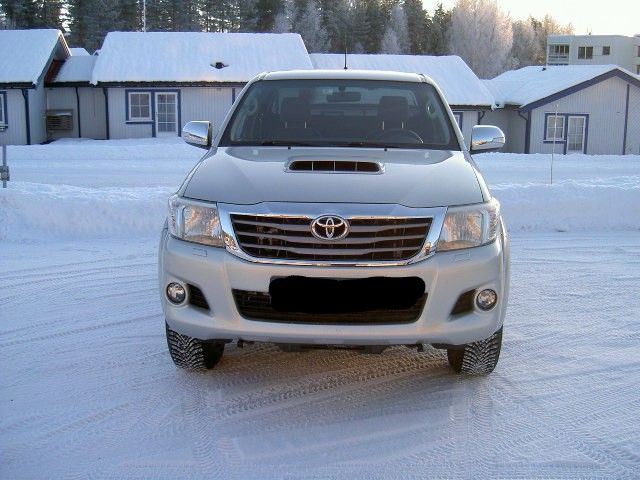 TOYOTA HILUX
