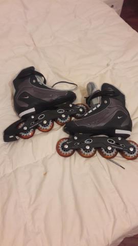 Roller NIKE Femme T.39 quasi neufs