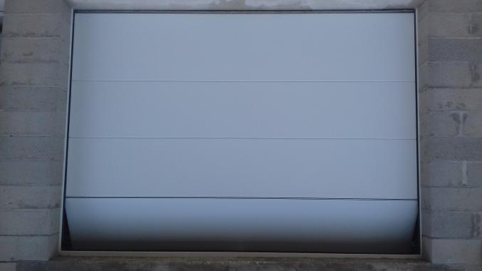 Porte de garage sectionnelle et motorisée