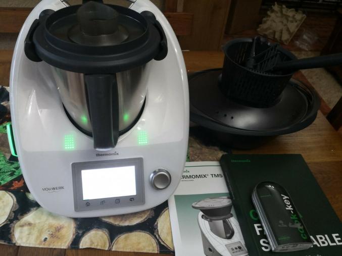 THERMOMIX TM5 avec accessoires 