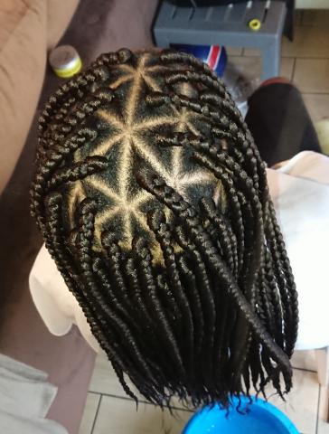 TRESSES AFRO AMERICAINE A DOMICILE