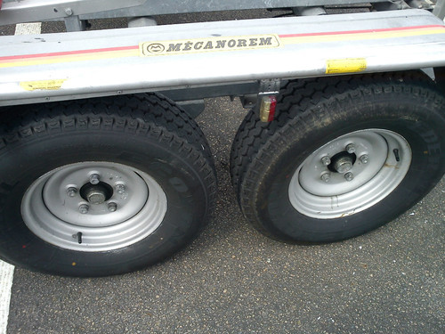 Remorque double essieux cassante à rouleaux