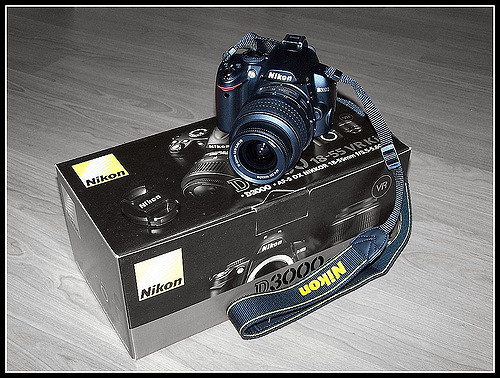 APPAREIL PHOTO NIKON D3000 + objectif 18-55 II + carte mémoire ScanDisk SDHC de 4 GB