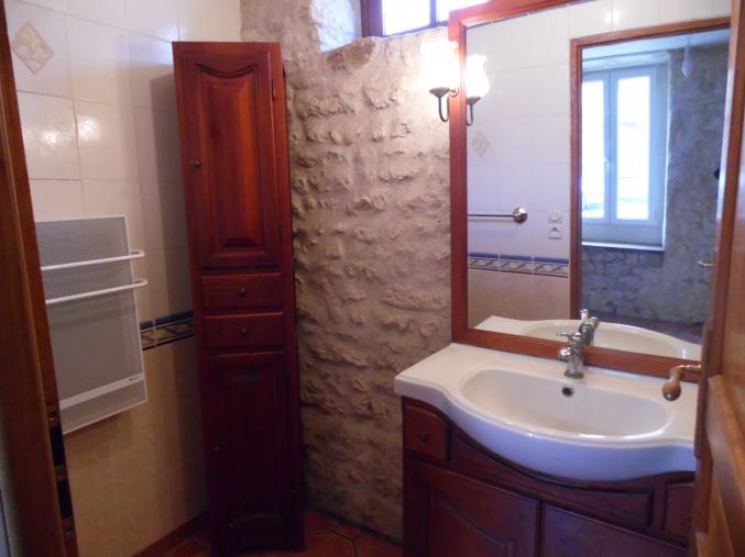 BELLE PETITE LONGERE EN CENTRE BOURG