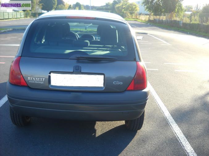 Clio 2 tres bon etat