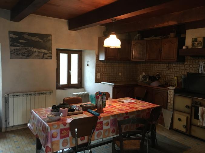 Maison T6 en pierre bleu