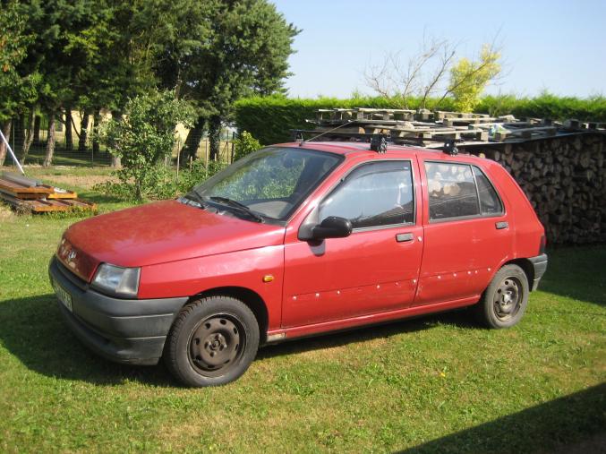 Clio 1 avec crochet attelage