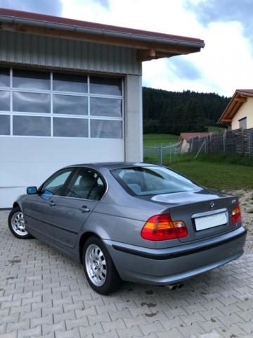 BMW 320i 1.HAND+6.ZYLINDER+XENON+SITZHEIZUNG+PDC