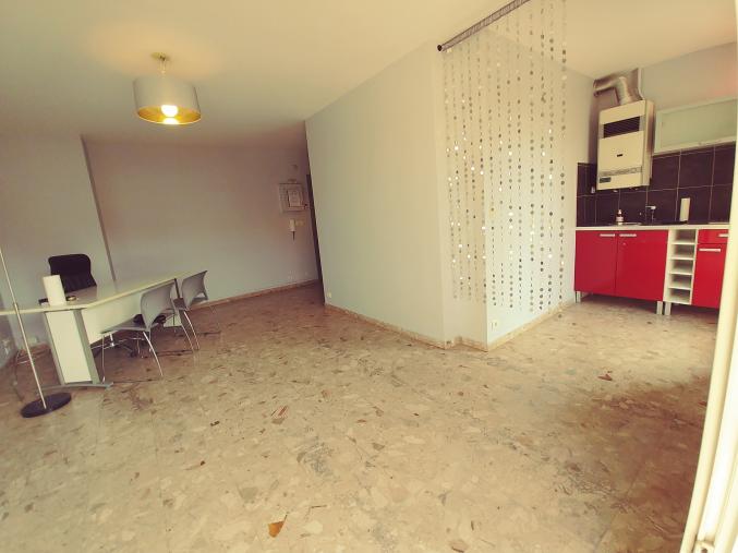 Vends T1 rénové 33M2 ,balcon ,clim, 2ème étage avec ascenseur