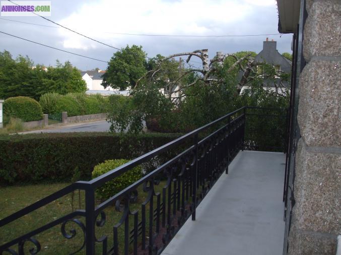 Néo-Breton. de 6 chambres, terrain de 668 m2 ,au centre-ville de BAUD