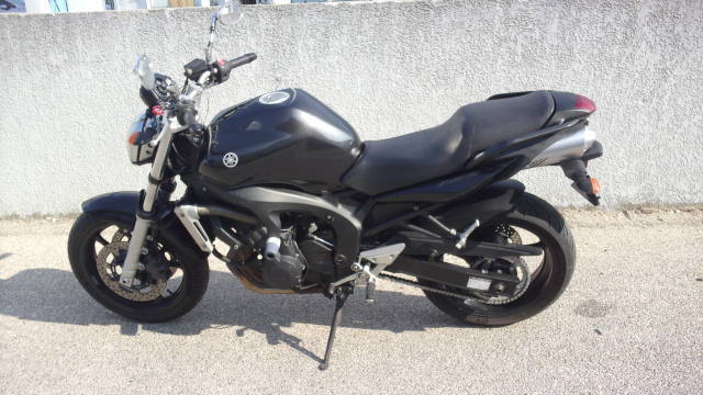 ROADSTER YAMAHA 600 FZ6 98cv DANS L'ETAT.