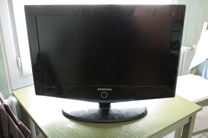 TV Samsung LCD 26"
