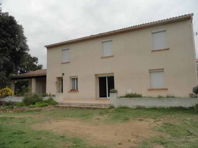 Grande MAISON  dans un cadre de verdure