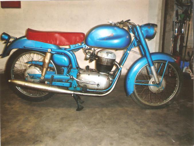 Motos italiennes anciennes de collection