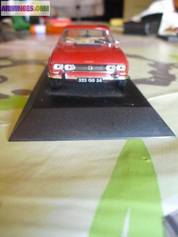 Voiture PEUGEOT 504 COUPE 1969 sur socle