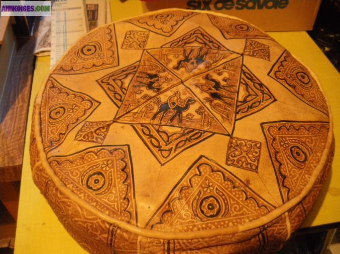 Deux Poufs Marocains