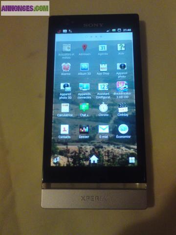 VENDS SMARTPHONE XPERIA P SILVER