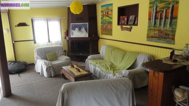 VILLA F6 ATYPIQUE DE + 180 M² SUR 553 M²