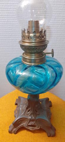 Lampe à huile, métal et verre bleu