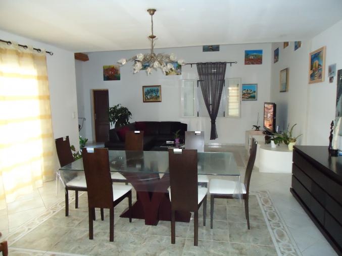 Spacieuse villa avec piscine privative