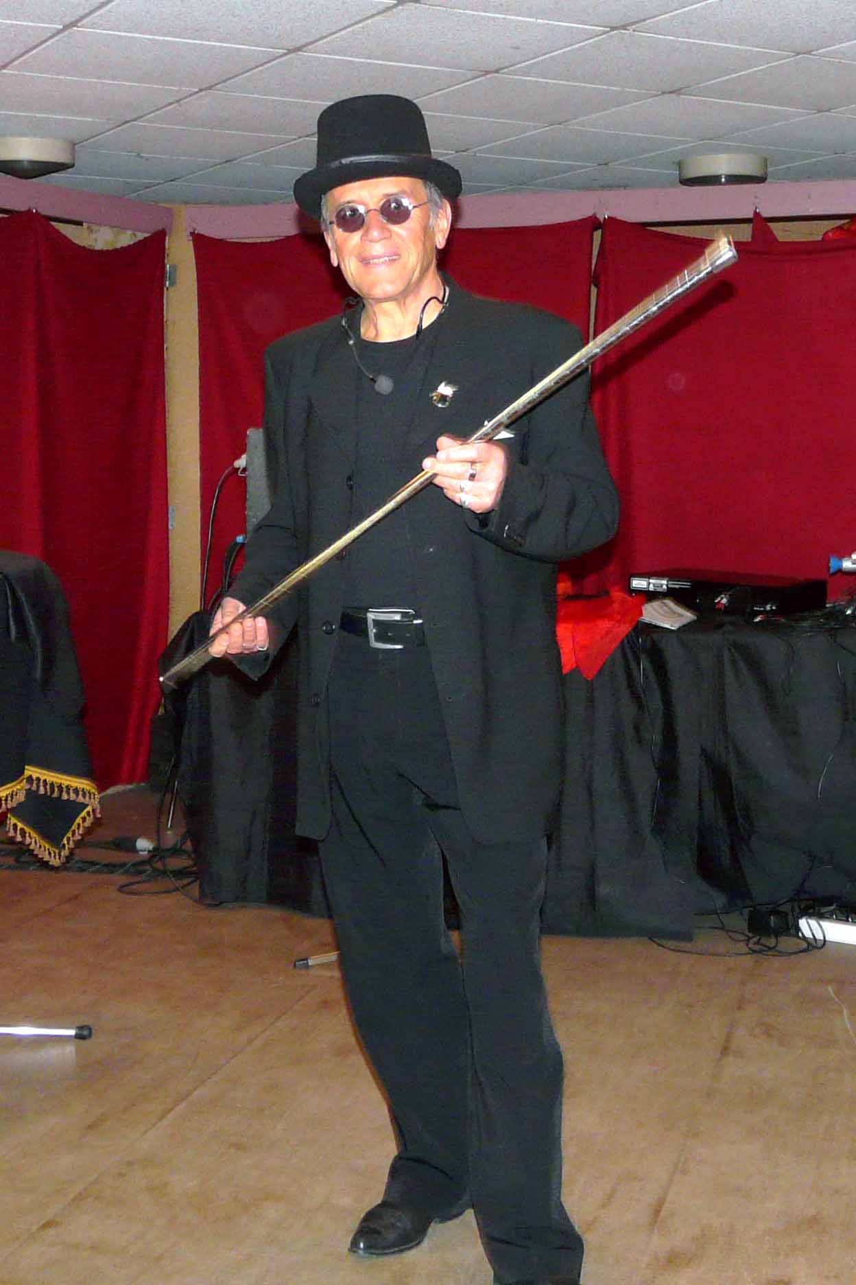 Magicien animateur sculpteur de ballons ventriloque