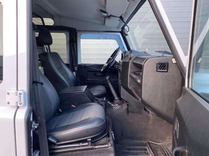 Land Rover Defender 110