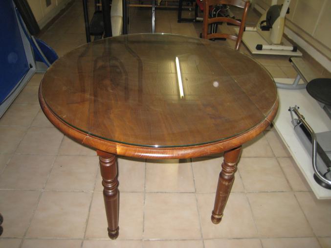 Table ronde en merisier