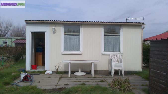 Caravane sur terrain de camping