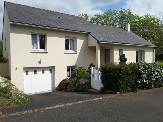 Pavillon rénové sur  terrain paysagé