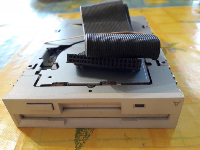 Lecteur de disquettes interface  IDE avec sa nappe