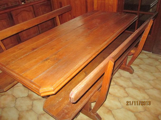 Belle table et banc d'abbaye