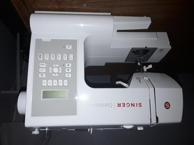Vends machine à coudre