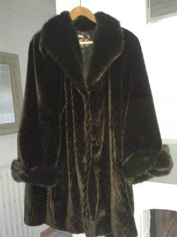 Manteau fourrure synthétique