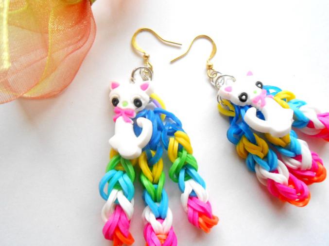 Les boucles d'oreilles "un chat minions"