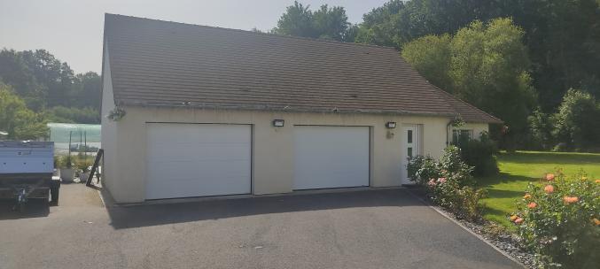 Vend résidence de 170 m2 sur 5000 m2 de terrain, au calme et en pleine nature.
