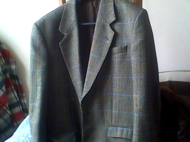 TROIS VESTES EN LAINE ET CACHEMIRE