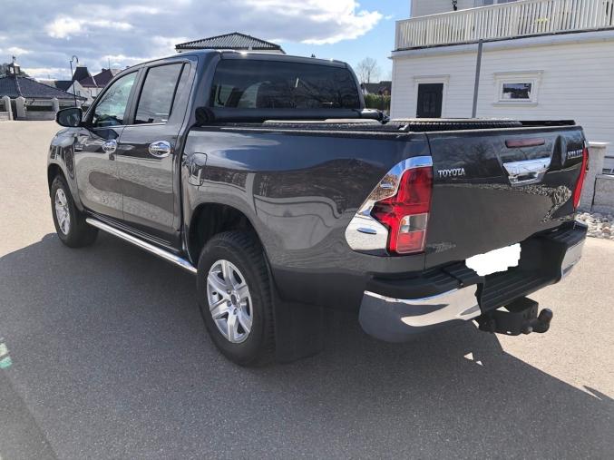   Toyota HiLux D-4D 150ch D-Cab 4WD SR + aut, TRÈS BIEN ÉQUIPÉ