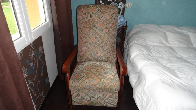 Fauteuil bois tissu neuf  rabatable