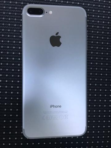 Vend mon IPhone 6s  blanc 32go officiellement débloqué