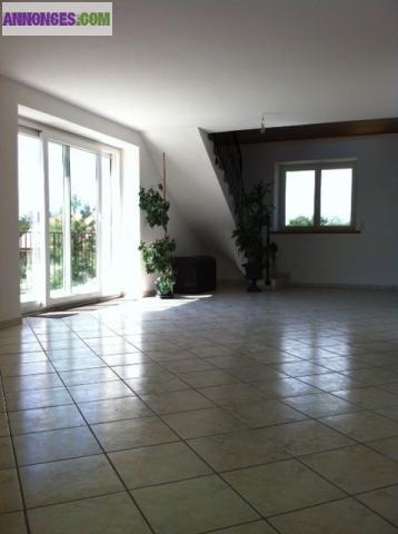 Maison dans corps de ferme à louer