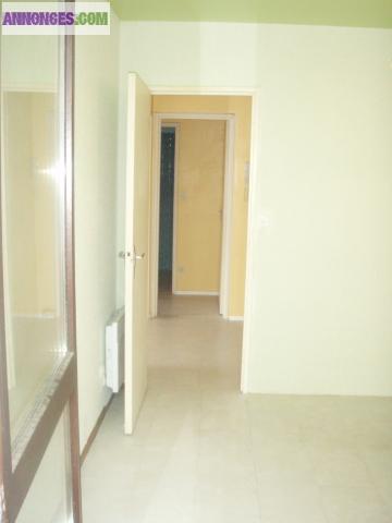 Beau f2 74 m2 rien a faireinclus faible charge